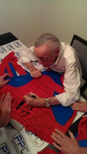 Stan Lee Signed Spider-Man Costume W/ Stan Lee Hologram & PSA/DNA