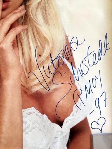 VICTORIA SILVSTEDT SIGNED AUTOGRAPHED 23x35 PLAYBOY POSTER + PMOY 97 PSA/DNA