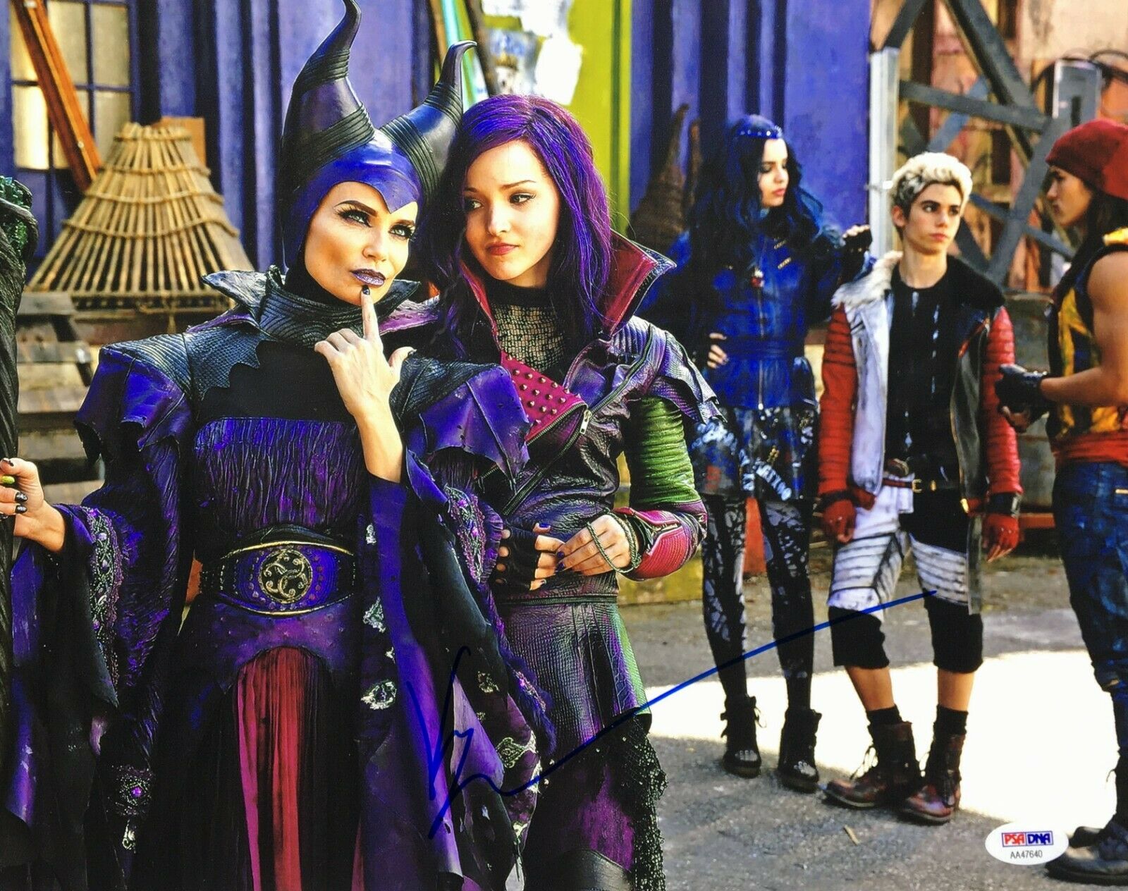 Kristin Chenoweth Signed �Descendants� 11x14 Photo