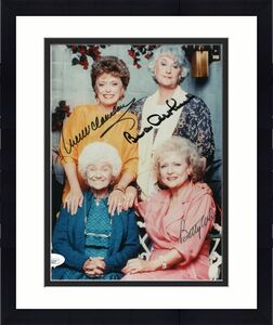 BETTY WHITE HAND SIGNED 8x10 COLOR PHOTO       GOLDEN GIRLS WITH BEA+RUE     JSA