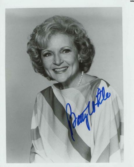 Betty White Signed Autograph 8x10 Photo - The Golden Girls, Hot In Cleveland Jsa