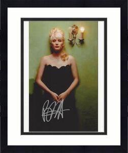 BRYCE DALLAS HOWARD - Daughter of RON HOWARD- ACTRESS/DIRECTOR Films Include "THE VILLAGE" and "LADY in the WATER" Signed 8x10 Color Photo