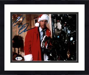 Chevy Chase Christmas Vacation Signed 8x10 Horizontal Photo w/ Blue Sig BAS 44