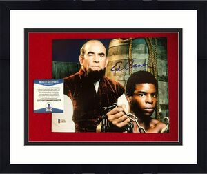 Ed Asner "Autographed" (Beckett) 8" x 10" Photo (Mary Tyler Moore)