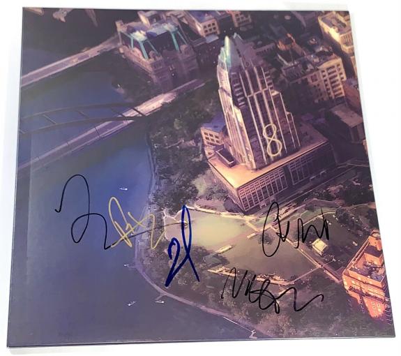 Foo Fighters signed Album sonic highways david grohl taylor hawkins beckett loa