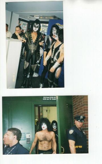 GENE SIMMONS+PAUL STANLEY UNSIGNED 4x6 COLOR PHOTO        KISS      NYC IN STORE