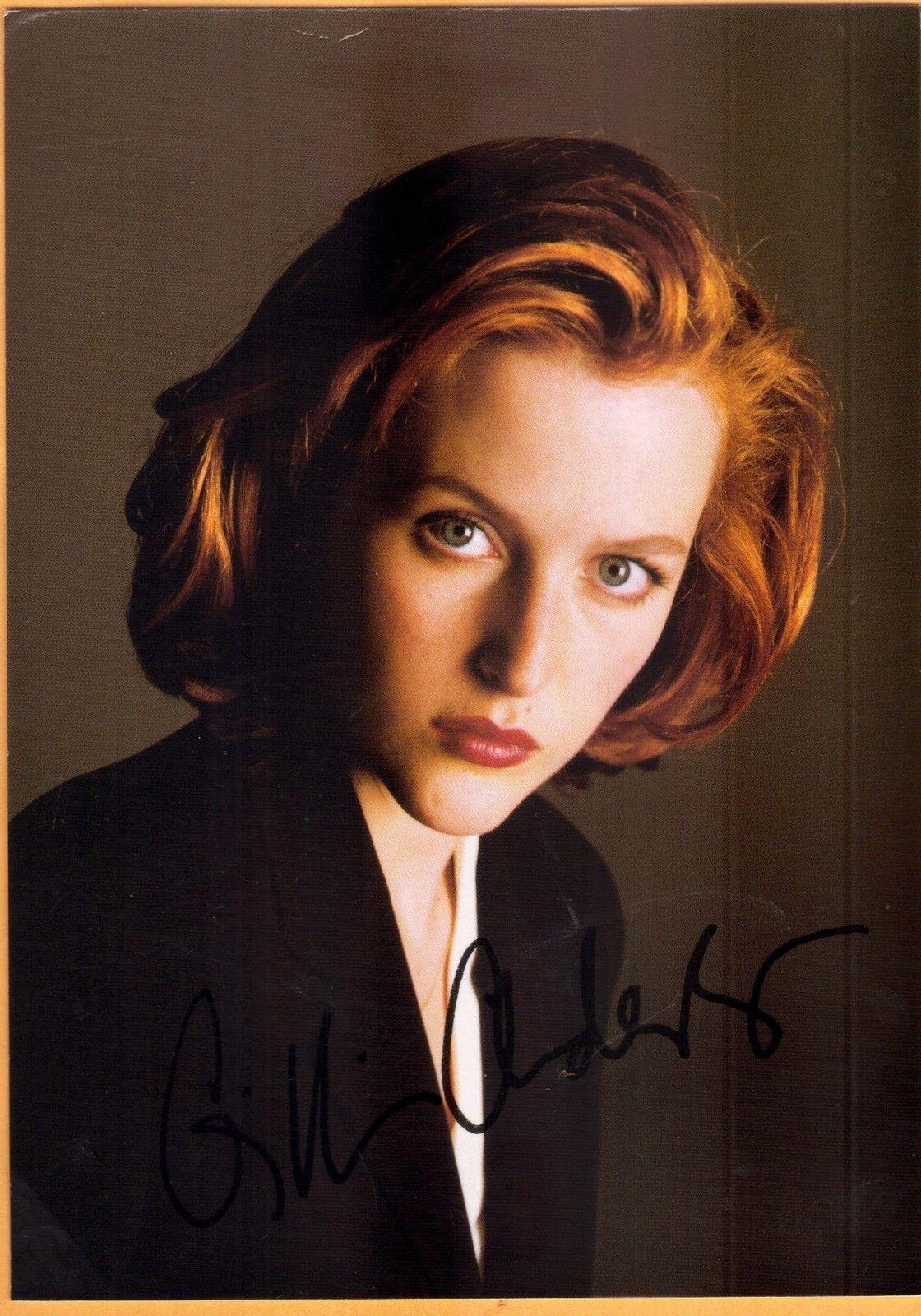 Gillian Anderson-signed photo-27 a 