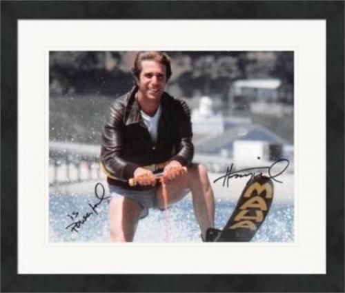 Henry Winkler autographed 8x10 Photo (The Fonze, Happy Days) #SC10 Matted & Framed