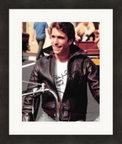 Henry Winkler autographed 8x10 Photo (The Fonze Happy Days) #SC9 Matted & Framed