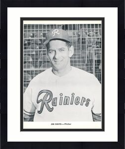 Jim Davis 1956-59 Seattle Rainiers Popcorn 8x10 Premium Card SKU #151536