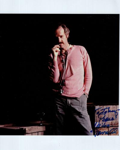 MIKE FARRELL HAND SIGNED 8x10 COLOR PHOTO+COA     GREAT POSE     MASH    TO JOHN