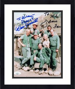 MIKE FARRELL+JAMIE FARR HAND SIGNED 8x10 COLOR PHOTO     MASH     TO MIKE    JSA