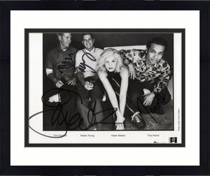 NO DOUBT HAND SIGNED 8x10 GROUP PHOTO+COA        SIGNED BY ALL      GWEN STEFANI