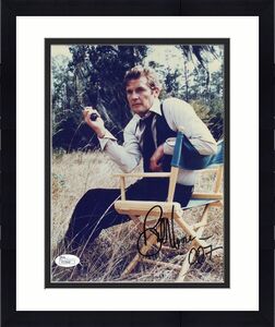 ROGER MOORE HAND SIGNED 8x10 COLOR PHOTO     AWESOME+RARE    JAMES BOND      JSA