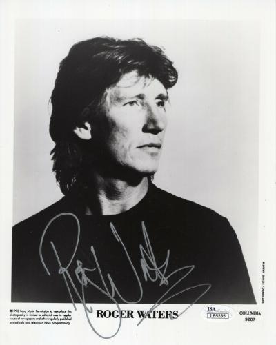ROGER WATERS HAND SIGNED 8x10 PHOTO      BEST POSE EVER      PINK FLOYD      JSA