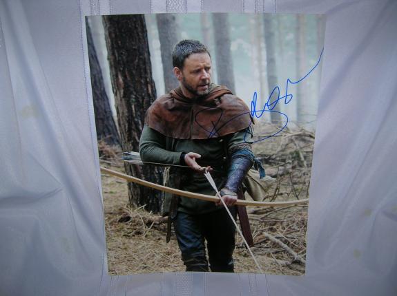 RUSSELL CROWE as ROBIN LONGSTRIDE in 2010 Movie "ROBIN HOOD" Signed 11x14 Color Photo