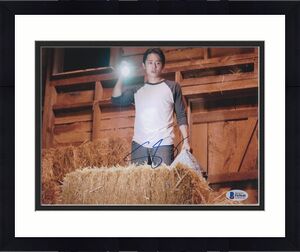 Steven Yeun Signed 8x10 Photo Walking Dead Beckett Bas Autograph Auto Coa A