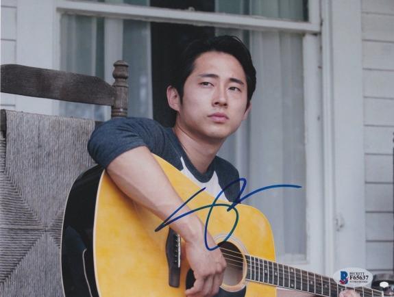 Steven Yeun Signed 8x10 Photo Walking Dead Beckett Bas Autograph Auto Coa D