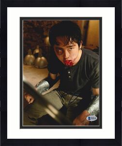 Steven Yeun Signed 8x10 Photo Walking Dead Beckett Bas Autograph Auto Coa N