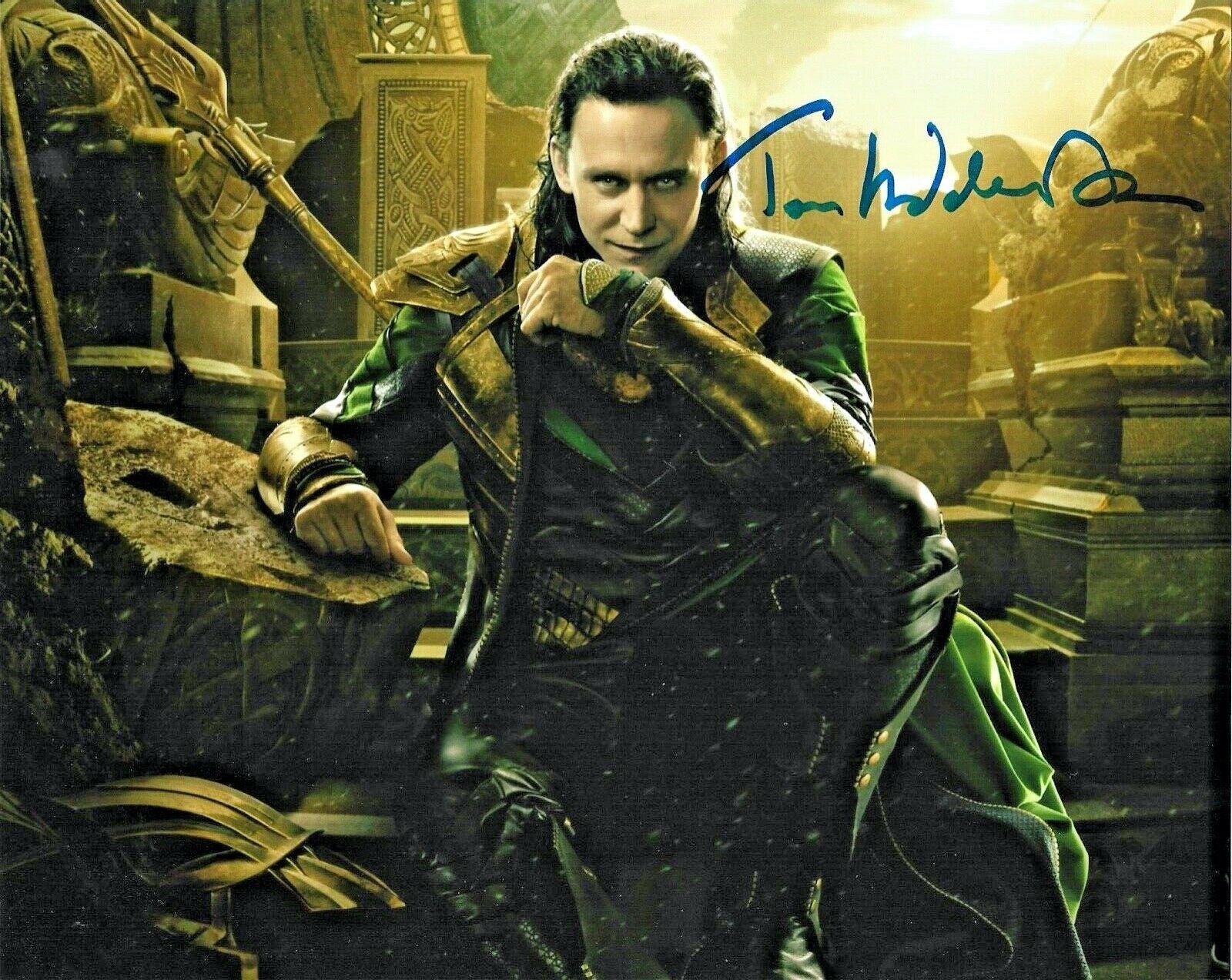 Tom Hiddleston 8x10 photo Avengers Thor black & white 