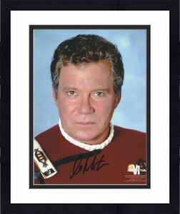 William Shatner Autographed Star Trek 8X10 Photo (Star Trek 6)