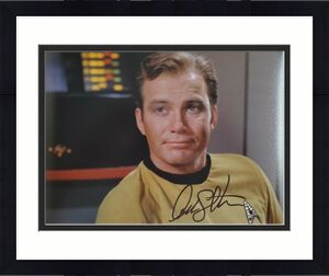 WILLIAM SHATNER Signed A4 Size Photo ACTOR USA STAR TREK Capt James Kirk 3355 
